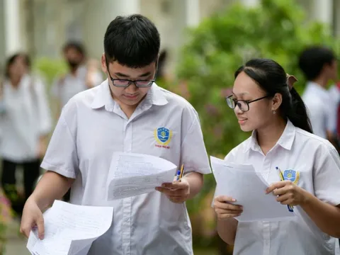 Khai tử tổ hợp C00 muộn, thí sinh 'khóc ròng', có vi phạm quy chế?