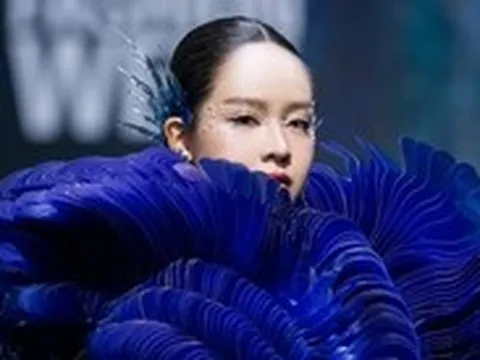 Hoa hậu Thanh Thủy diễn mở màn Tuần lễ thời trang quốc tế Việt Nam 2025