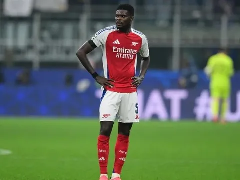 Người hâm mộ Arsenal chia rẽ vì Thomas Partey