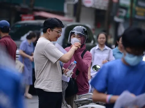 Đề thi, đáp án môn Toán thi vào lớp 10 tại Hà Nội năm 2025
