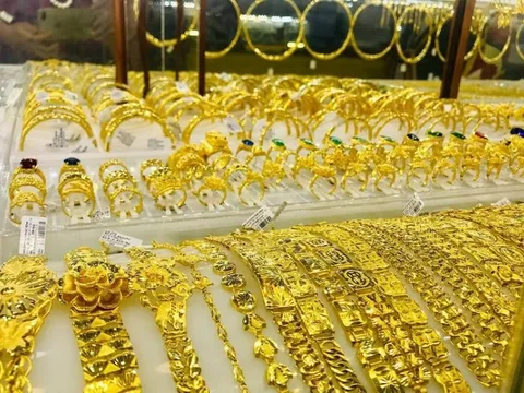 Sáng 10/6: Giá vàng thế giới giảm, vàng trong nước tiếp tục “bất động”