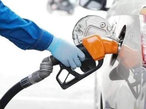 Giá xăng lên sát 20.000 đồng/lít từ 15 giờ chiều nay