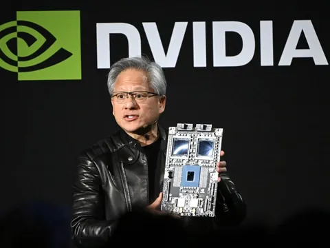 CEO Jensen Huang chế giễu đối thủ: Chip AI tùy chỉnh cuối cùng sẽ bị tuyệt diệt, sao bạn phải quan tâm khi đã có NVIDIA