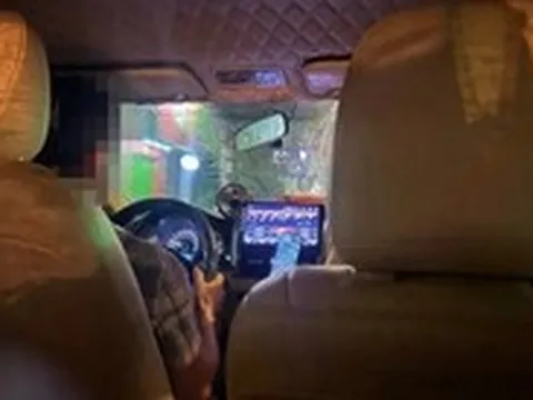Gia đình 5 người đặt xe 4 chỗ gây tranh cãi: Chuyện có nhỏ không?