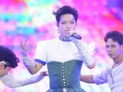 Hàng ngàn khán giả 'cháy' cùng E-Concert với các Anh trai, Em xinh say hi
