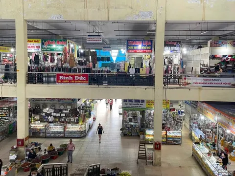 Chợ Vinh 'sáng đèn' sau hơn 1 tuần tiểu thương đồng loạt đóng cửa