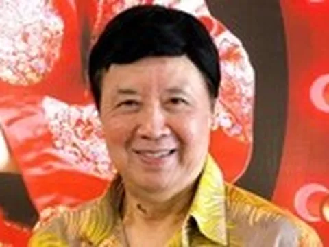 Vợ nghệ sĩ Bảo Quốc đăng ảnh chồng nhân Ngày của cha, nhắn nhủ hài hước tới các con