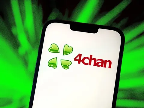 Diễn đàn 'bẩn thỉu nhất thế giới' bị hack bởi một file PDF