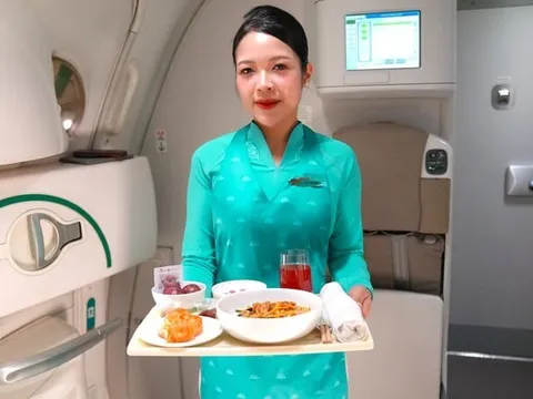 Vietnam Airlines đưa mận hậu Sơn La lên thực đơn trên không