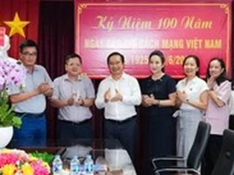 Chủ tịch TP.HCM Nguyễn Văn Được thăm, chúc mừng cơ quan báo chí