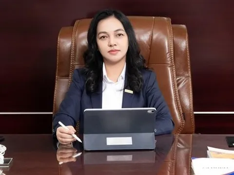 Chủ tịch Sacombank Dương Công Minh trích quỹ khen thưởng cho bà Nguyễn Đức Thạch Diễm