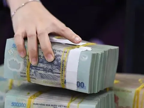 Cảnh báo rủi ro khi lượng tiền khổng lồ 'bơm' ra nền kinh tế