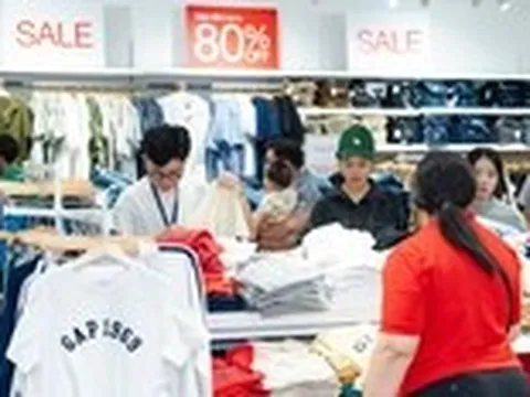 Hiện tượng mua sắm Vincom Red Sale 'khuấy đảo' thị trường bán lẻ mùa hè 2025
