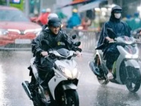 Mây dông từ các tỉnh giáp ranh tràn về TP.HCM, dự báo mưa sắp trút xuống