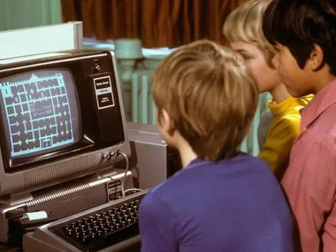 Trước khi có internet và Wi-Fi, những đứa trẻ của thập niên 80s download game bằng cách này: Nghe Radio!