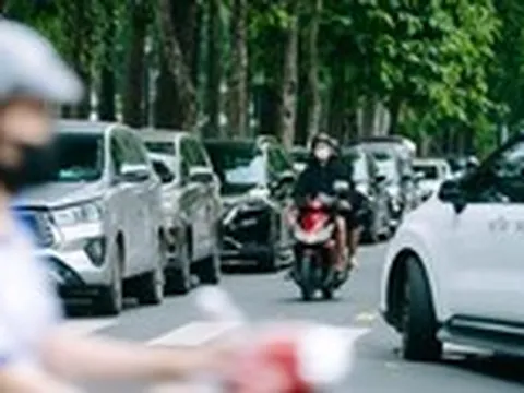 Ô tô ra đường đậu đâu cũng được: Nhiều 'chiêu' qua mặt lực lượng kiểm tra