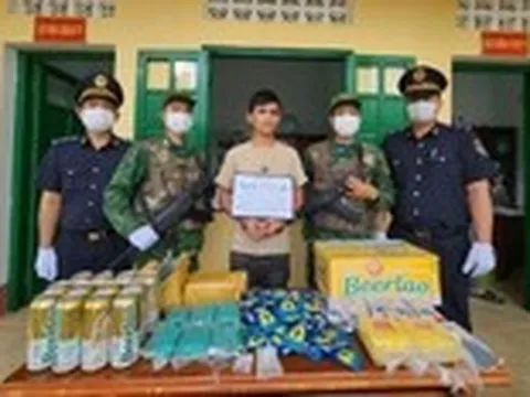 Bắt quả tang vụ vận chuyển hàng ngàn viên ma túy từ Lào vào Việt Nam