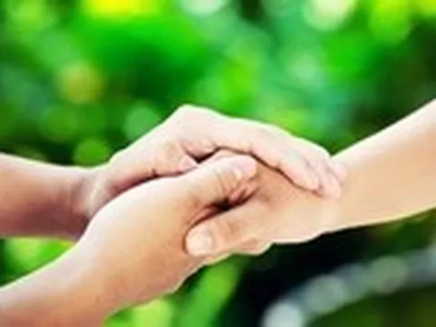 Giữa những chuyến xe hối hả, có người chịu dừng lại để cứu cả một đời người