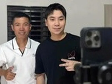 Hai thành viên Team châu Phi livestream, khán giả réo ngay vụ Quang Linh Vlogs