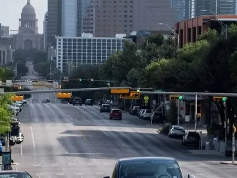 Công nghệ 23/6: Tesla tung dịch vụ xe taxi tự lái, Apple tăng tốc năng lực AI