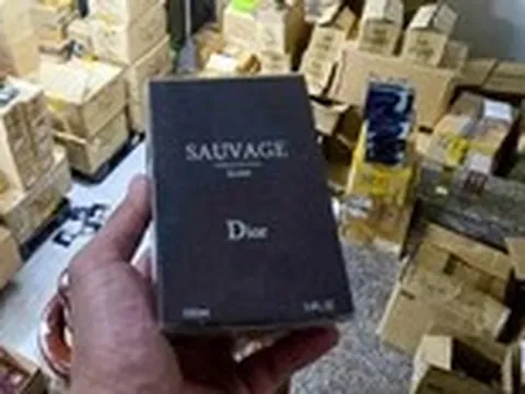 Cận cảnh kho hàng hơn 10.000 chai nước hoa Chanel, Bvlgari, Dior... giả, Công an TP.HCM vừa thu giữ