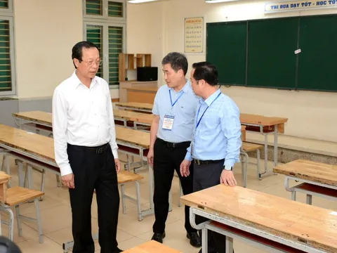 Thi tốt nghiệp THPT: Thu điện thoại của giám thị, giám sát chặt thí sinh trong phòng thi