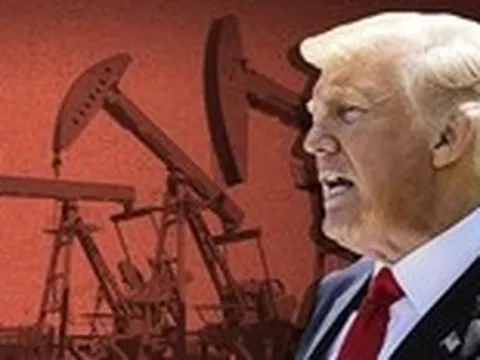 Ông Trump bất ngờ nói Trung Quốc có thể mua dầu mỏ Iran, giá dầu giảm mạnh