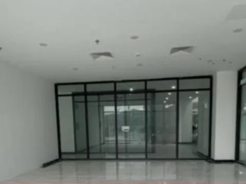 Shophouse chân đế chung cư ế ẩm, nhiều chủ ồ ạt rao bán