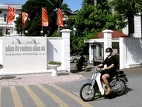 Các phường ở Hà Nội gắn biển tên, tân trang trụ sở để chuẩn bị về 'nhà' mới