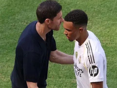 Xabi Alonso thử nghiệm Trent Alexander-Arnold tại Club World Cup