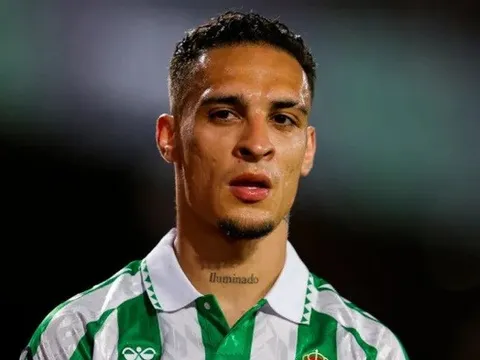 Tương lai Antony tại Betis bế tắc vì tiền