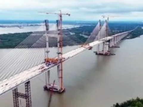 Hợp long cầu Bình Khánh cao tốc Bến Lức - Long Thành ngày 28-6