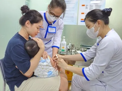 Tiêm miễn phí cho người đến vùng dịch, điểm mới trong chính sách tiêm chủng