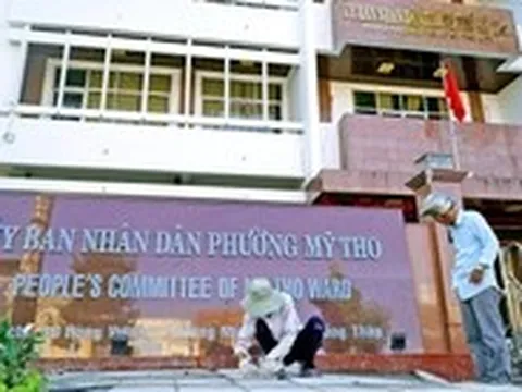 Gấp rút lắp bảng tên phường, xã tỉnh Đồng Tháp mới