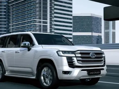 Toyota Land Cruiser tiếp tục cháy hàng tại Nhật Bản