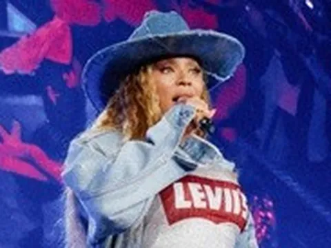 Beyoncé khiến thời trang cao bồi bùng nổ, bất chấp tranh cãi
