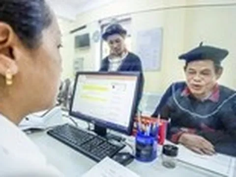 Ngày đầu vận hành chính quyền hai cấp, nhiều người dân ở Lào Cai quan tâm thủ tục đất đai