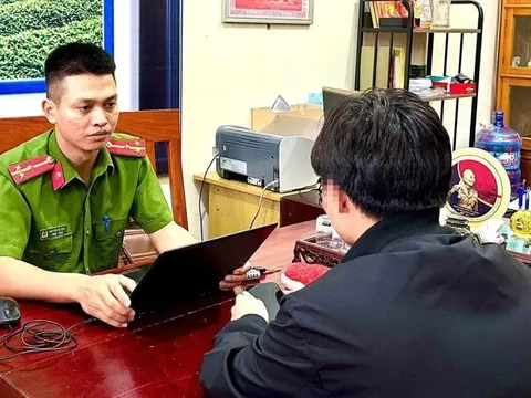Vừa chuyển khoản thành công cho con trai sinh năm 2003 ở Hà Nội 20 triệu đồng, bố vội báo công an