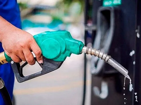 Giá xăng giảm hơn 1.200 đồng/lít từ 15 giờ chiều nay