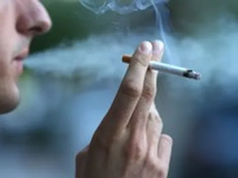 Hút thuốc trong phòng khách sạn: cảnh báo cháy nệm hay chuyện bé xé ra to?
