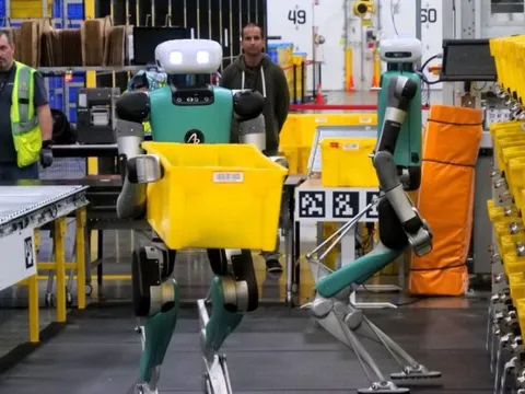 Robot tự hành tại các kho hàng Amazon sắp nhiều bằng con người