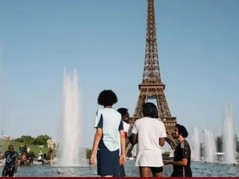 Vì sao máy điều hòa vẫn 'vắng bóng' giữa mùa hè nắng nóng kỷ lục ở châu Âu?