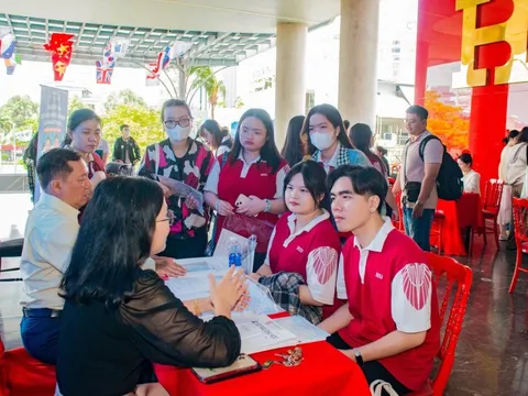 Nhiều bệnh viện 'đặt chỗ' tuyển dụng sinh viên ngành Y trước khi tốt nghiệp