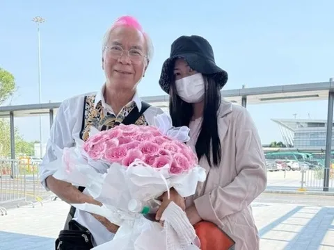 Nam diễn viên Lý Long Cơ bật khóc khi đón bạn gái kém 37 tuổi ra tù