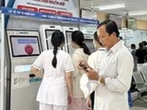 Bảo hiểm trả tiền khám dịch vụ, còn vướng gì?