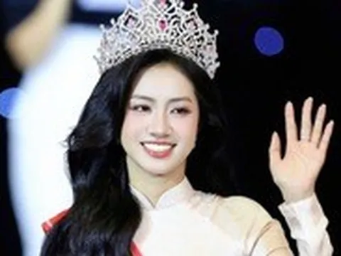 Hoa hậu Việt Nam Hà Trúc Linh thèm canh chua mẹ nấu, biết ơn gia đình vì luôn kề bên