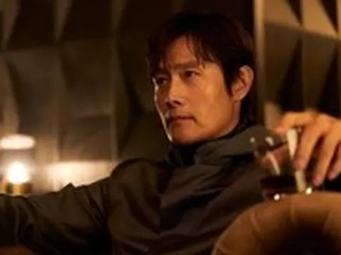 Lee Byung Hun bị con trai trách móc vì quá ác trong Squid game