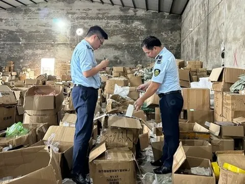 Ập vào kiểm tra kho hàng "ẩn danh" ở Quảng Ninh, phát hiện ra một sự thật