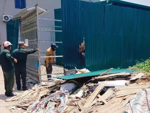 Cưỡng chế loạt công trình kiên cố 'núp bóng' nhà tôn
