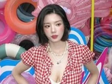 Kwon Eun Bi mặc gợi cảm tại Waterbomb: Đây là nội y hay đồ biểu diễn?